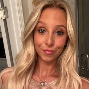 Meet your Posher, Lexi